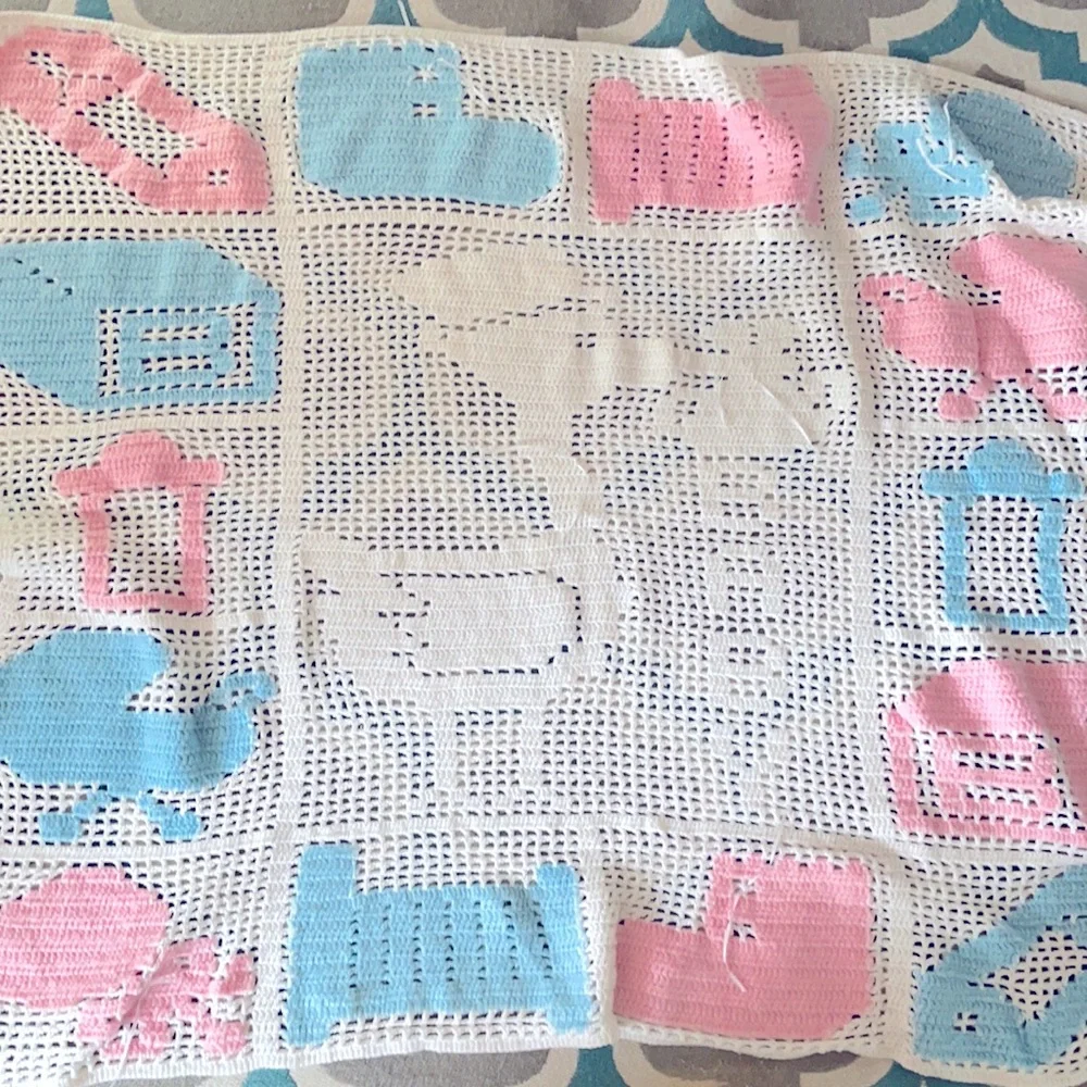 Vintage crochet baby blanket‎ EUC